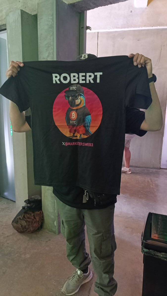 RobertPo4p's tweet image. Dentro de lo que garrie, mí regaló de la comunidad @marketersweb3 gracias @Valeskarzegarra y todos los que ponen el pecho por la comunidad más marketera del Latam 👌🧉😎