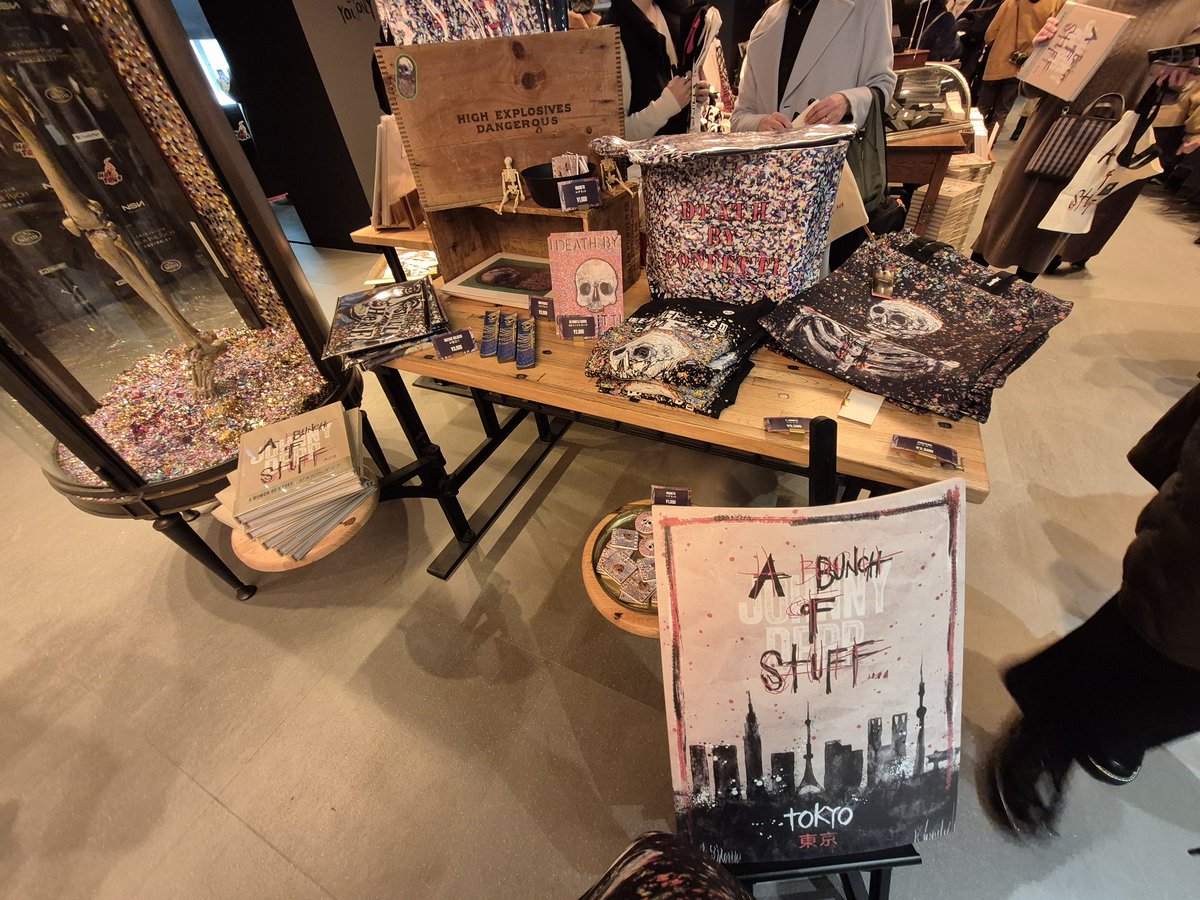 ジョニーデップ個展　グッズ　4点セット ジョニー・デップ展 「A Bunch of Stuff - Tokyo」 賑やかなグッズ売場