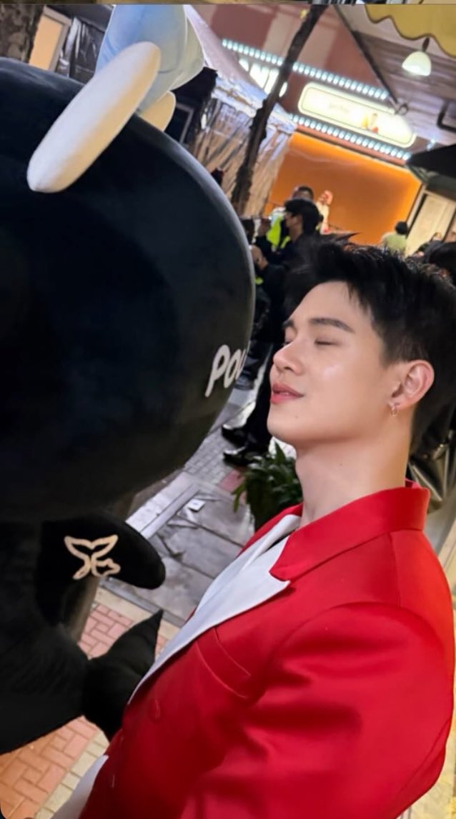 theoneyin's tweet image. พี่หยิ่นขอถ่ายรูปกับ  #polcasan 😆

cr. aunjung

#barenblissxYin 
BARENBLISS BEAUTRIUM YIN  
#BEAUTRIUM14thAnniversary
#yinyin_anw Yin Anan @yinyin_anw #หยิ่นวอร์