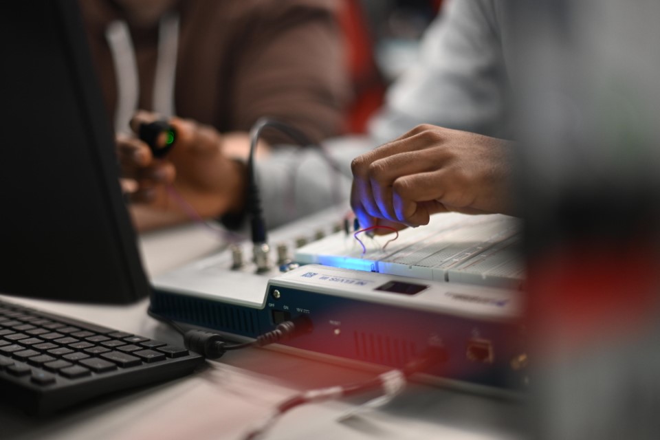 RHElecEng tweet media