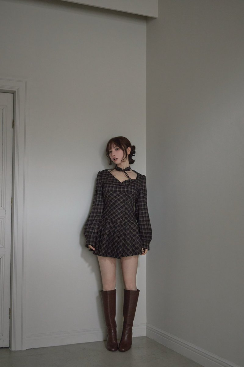 Renon pleats mini dress color beige ¥19800-tax in ジャケットライク