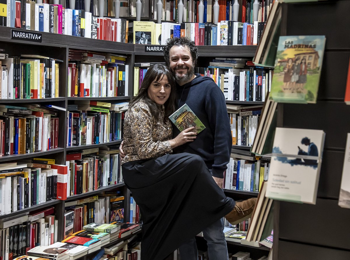 Lo que más nos gusta de Pez de Plata son los peces de plata, la familia. Aitana, te queremos y te admiramos de aquí a Bruselas ida y vuelta en un camión de ganao. 💚

📸 Pablo Lorenzana para eldiario.es

#aitanacastaño #lasmadrinas #pezdeplata