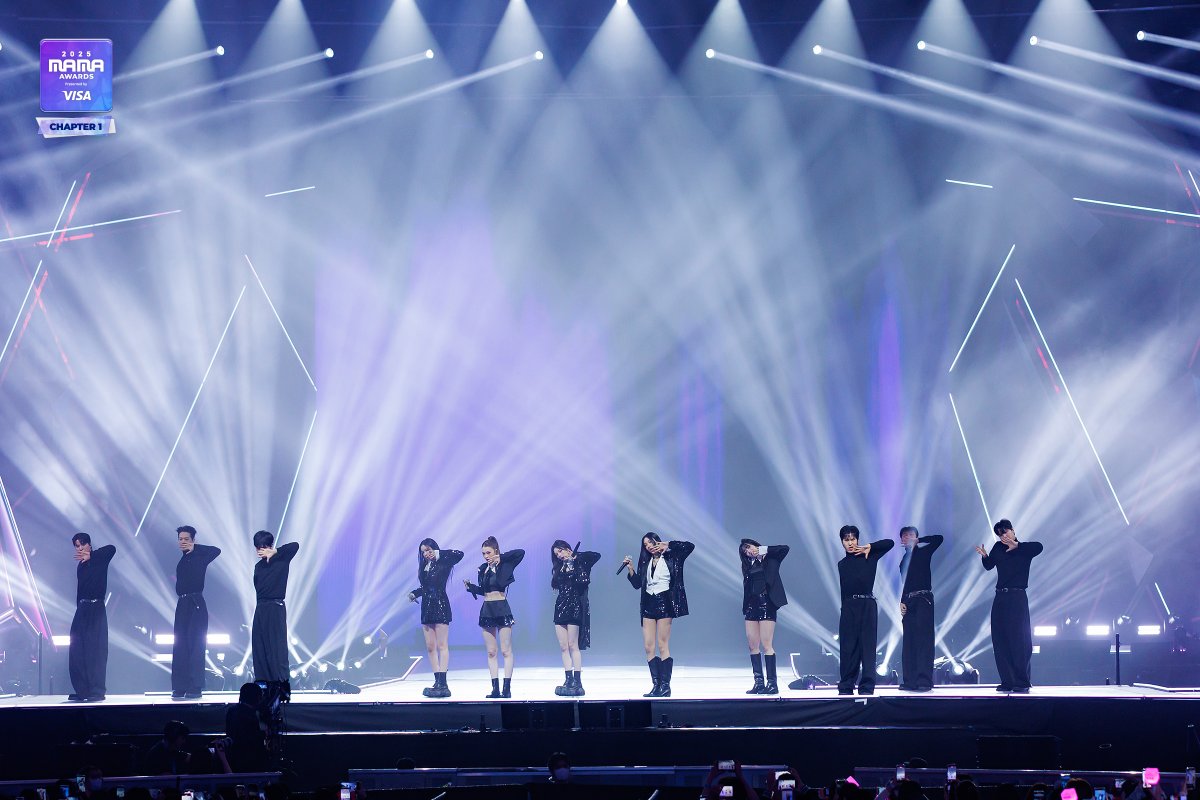 MnetMAMA's tweet image. [#2025MAMA] Flip The Coin 📷

🎙️TWS (투어스) × MEOVV

HEAR MY ROAR, UH-HEUNG
2025 MAMA AWARDS

#MAMAAWARDS #2025MAMAAWARDS