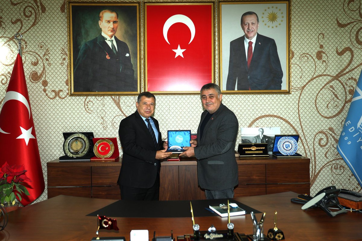 İl Müdürümüz Mehmet TANRIÖVER, Aksu Belediye Başkanı Sn. İsa YILDIRIM’ ı makamında ziyaret etti.
Ziyaret kapsamında, kurumumuza prim borcu bulunmaması ve düzenli prim ödemeleri nedeniyle Aksu Belediyesi’ne teşekkür plaketi takdim edildi.Nazik ev sahiplikleri için teşekkür ederiz.