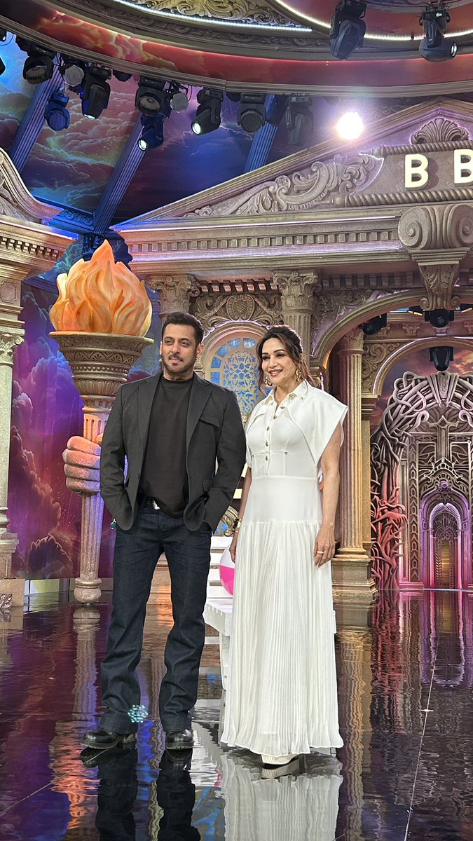 TheKhabriTweets's tweet photo. The iconic duo is back! Salman and Madhuri reunite on the sets of Bigg Boss 19 Weekend Ka Vaar — fans can’t wait to watch! Madhuri  😍🔥
#BiggBoss19 #BiggBoss19onJioHotstar https://t.co/JT6SOvbADP