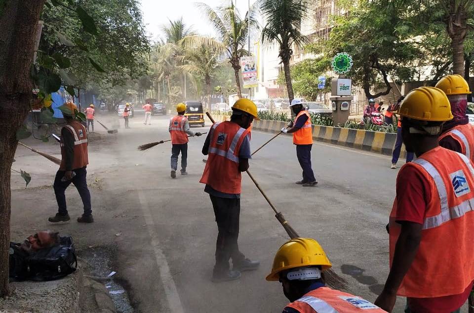 NMMConline's tweet image. *सर्व विभाग कार्यालय क्षेत्रातील रस्त्यांवर माती व धूळ प्रतिबंधक सखोल स्वच्छता मोहीमांची प्रभावी अंमलबजावणी*

*सविस्तर वृत्त लिंक*:
facebook.com/share/p/1DJV1v…

#AirPollution #airpollutionawareness #airpollutioncontrol #airpollutioneffects #nmmcsolidwastemanagementdepartment…