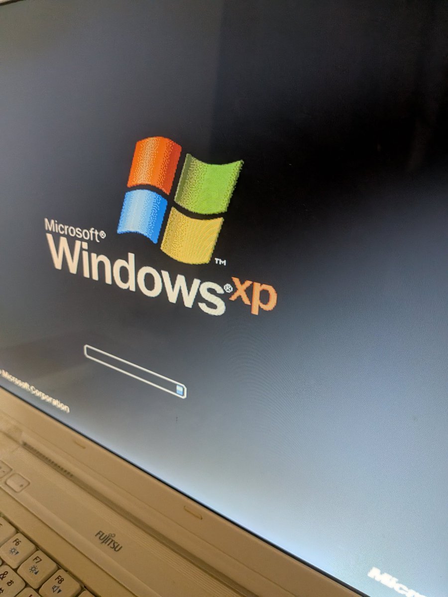 yoshi_everfree's tweet photo. 我が家から、XPが発掘された！
起動にクソ程時間かかる、オーマイガー(笑) https://t.co/qvUMBMjvh6