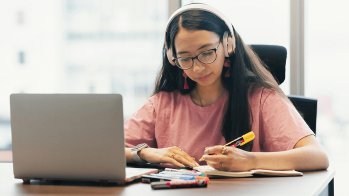 ¿Sabes que el 80% de los opositores está trabajando? ➡ Así lo confirma un estudio de <a href="/EditorialMAD/">Editorial MAD</a>.🤓Te contamos todos los detalles en #mundopositor🧐
👉 mundopositor.info/trabajar-oposi…