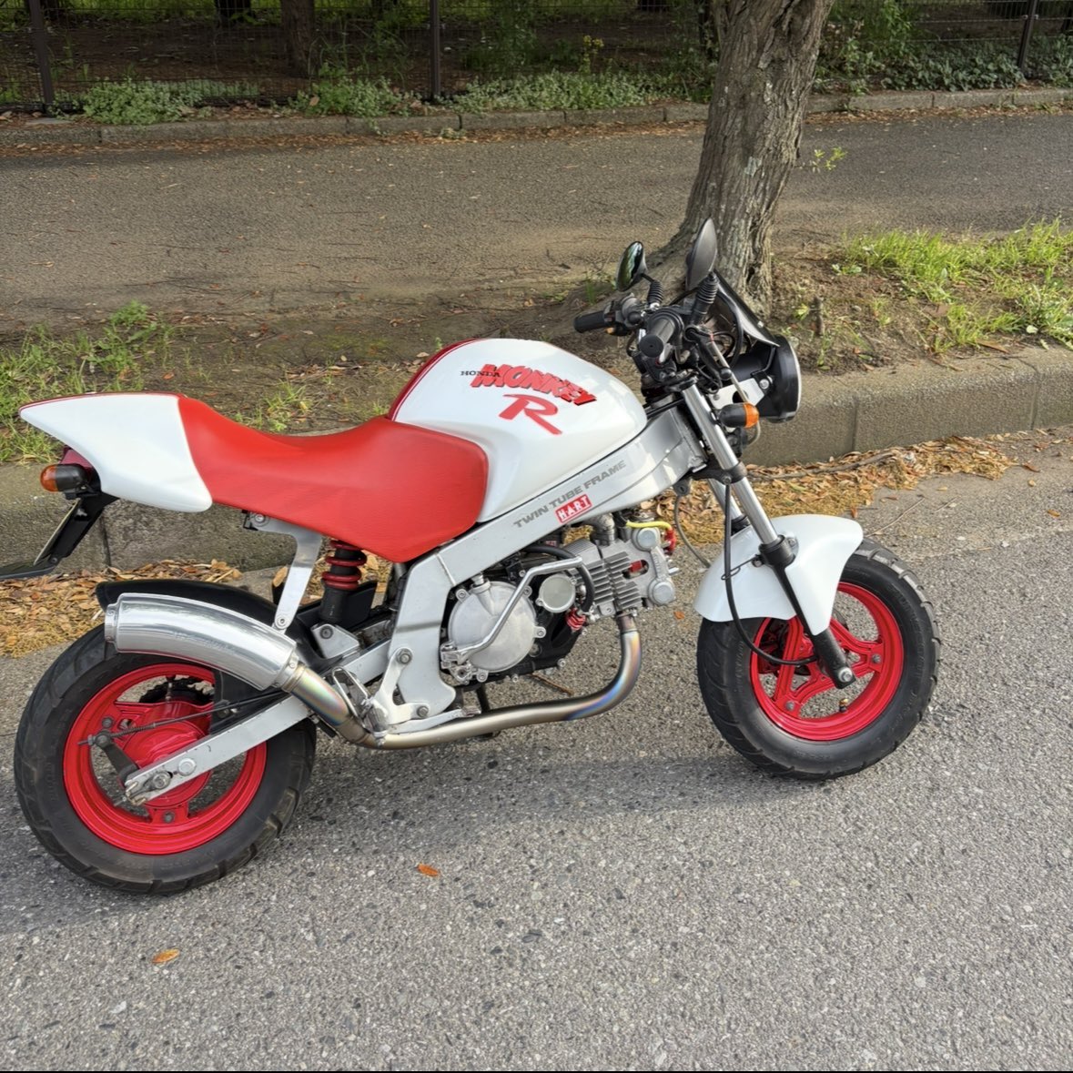 sampo_88dohc's tweet image. 純正ルックのカスタム…
（社外部品を目立たないようにくっ付ける）
まるで最初からそうだったように…