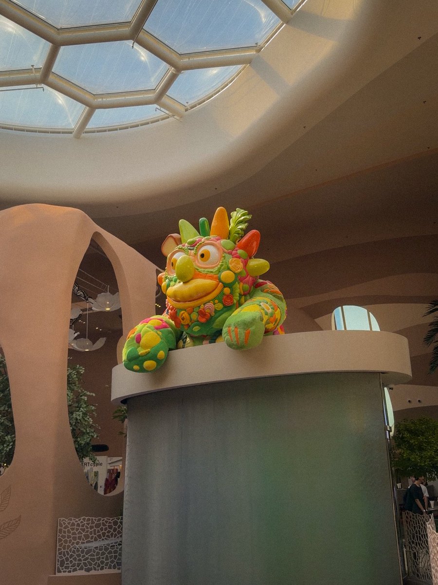 bjauntanywhere's tweet image. Nextopia 🌏🌱🍄🪸 เป็นโซนใหม่ที่เปิดชั้น 5 และ 5A เดินเข้าไปเหมือนหลุดไปอยู่ในโลกแฟนตาซี โลกอนาคต สถาปัตยกรรมไท่เหมือนอยู่ในห้างเลย แล้วทุกอย่างคือคิดมาหมดแล้ว ทั้งโครงสร้าง การจัดการอากาศและพลังงาน ที่นี่คือ ECO สุด ไม่ว่าจะเป็นการปล่อยความเย็นจากพื้นและน้ำตก…