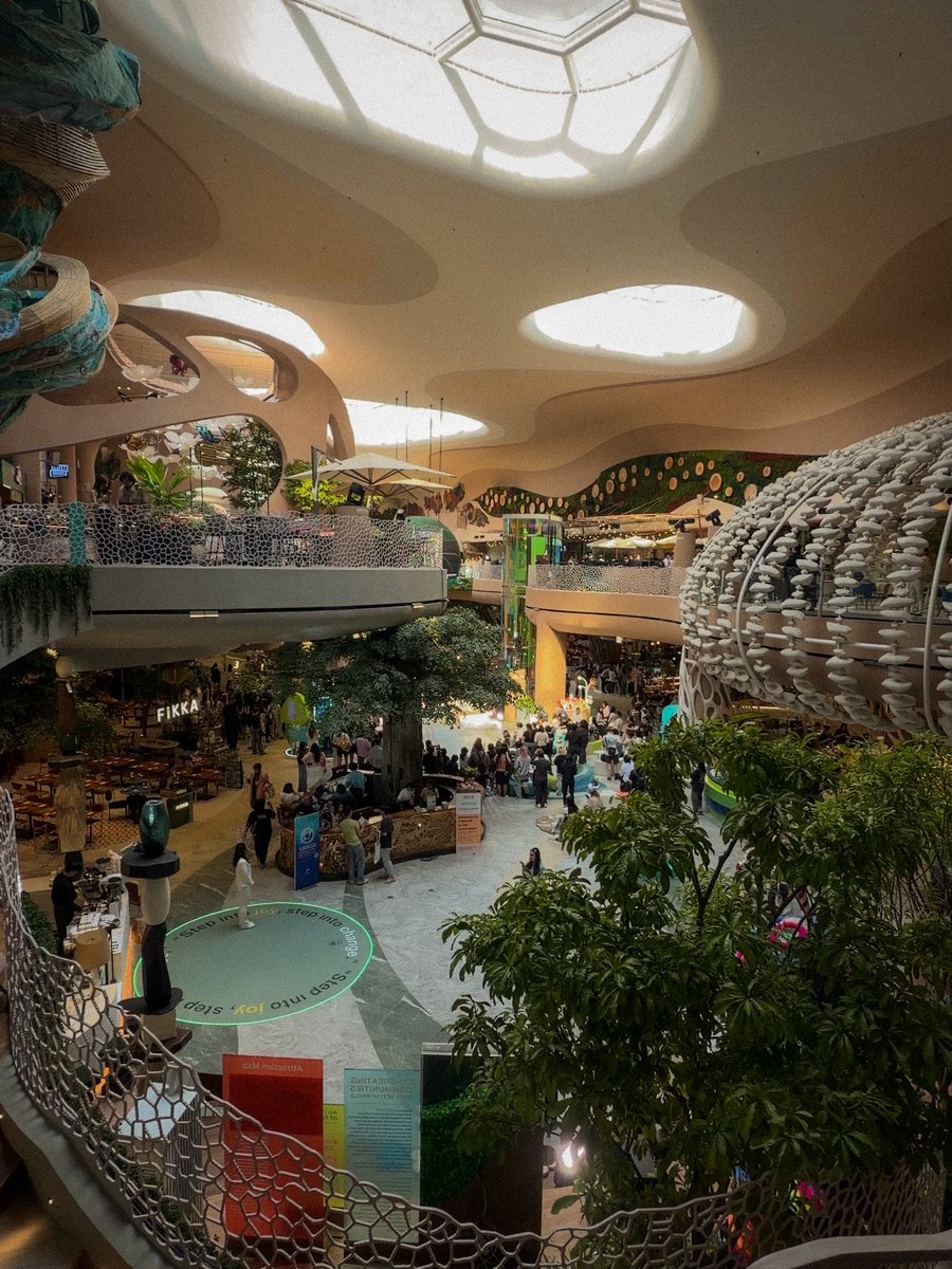 bjauntanywhere's tweet image. Nextopia 🌏🌱🍄🪸 เป็นโซนใหม่ที่เปิดชั้น 5 และ 5A เดินเข้าไปเหมือนหลุดไปอยู่ในโลกแฟนตาซี โลกอนาคต สถาปัตยกรรมไท่เหมือนอยู่ในห้างเลย แล้วทุกอย่างคือคิดมาหมดแล้ว ทั้งโครงสร้าง การจัดการอากาศและพลังงาน ที่นี่คือ ECO สุด ไม่ว่าจะเป็นการปล่อยความเย็นจากพื้นและน้ำตก…