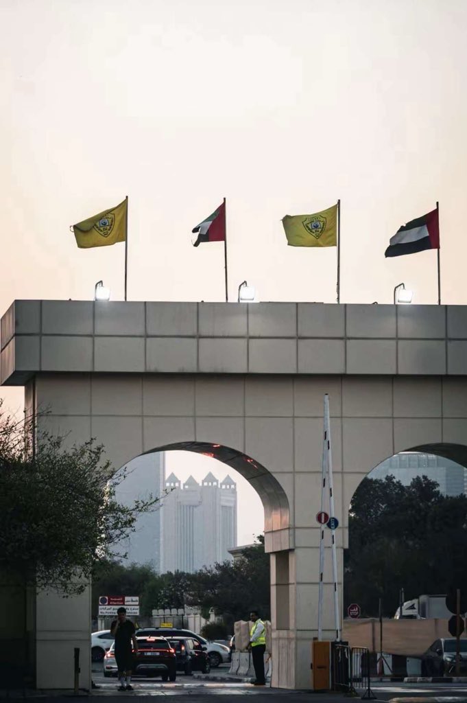 يوم الأحد الكل يتواجد في زعبيل

أنت تحضر للوصل وشعار الوصل مب للاعب ولا لأي أسطورة شعار الوصل فقط 💛