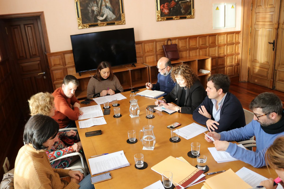 La #JuntadeGobiernoLocal da cuenta de la adjudicación de los contratos para la renovación de la pérgola de la Plaza de los Juzgados, así como de los parques infantiles del Salón y de la Constitución.👇
aytopalencia.es/noticia/la-jgl…