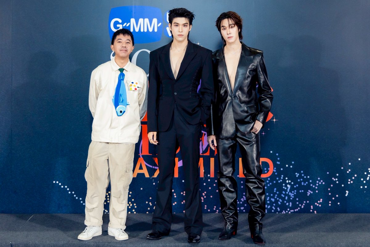 BrickinfoReport's tweet image. ซีรีส์ &quot;ภารกิจลับ จับ จิ้น เดือด Arrest and Action&quot;

ผู้หมวดทั้ง 2 ได้รับมอบหมายแฝงตัวกองถ่ายซีรีส์  เมื่อมีผู้ต้องสงสัยเป็นพ่อค้ายา 

นำแสดงโดย :  สกาย วงศ์รวี , นานิ หิรัญกฤษฎิ์

กำกับโดย :  จารุพัฒน์ กันนุลา 

#skywongravee #hirunkit_ #SkyNani #สกายนานิ #ArrestandAction…