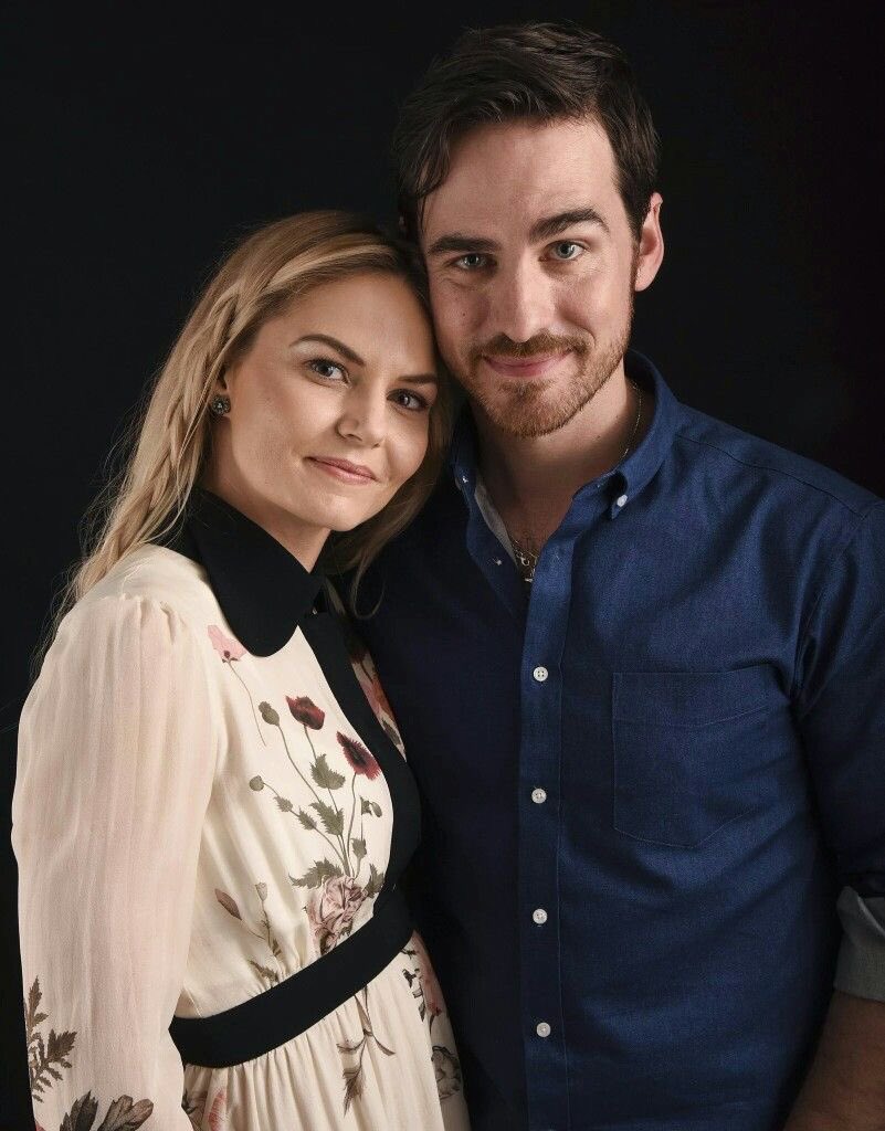 chenford_fan98's tweet photo. Question If they can do it then why can’t Eric and Mel? I’m not expecting anything from them I get their lives are more private and separate but these 2 also played a couple and got shipped tg Colin is married 2 n they still did it for the fans #colifer #melric https://t.co/CS2sYmEg7T
