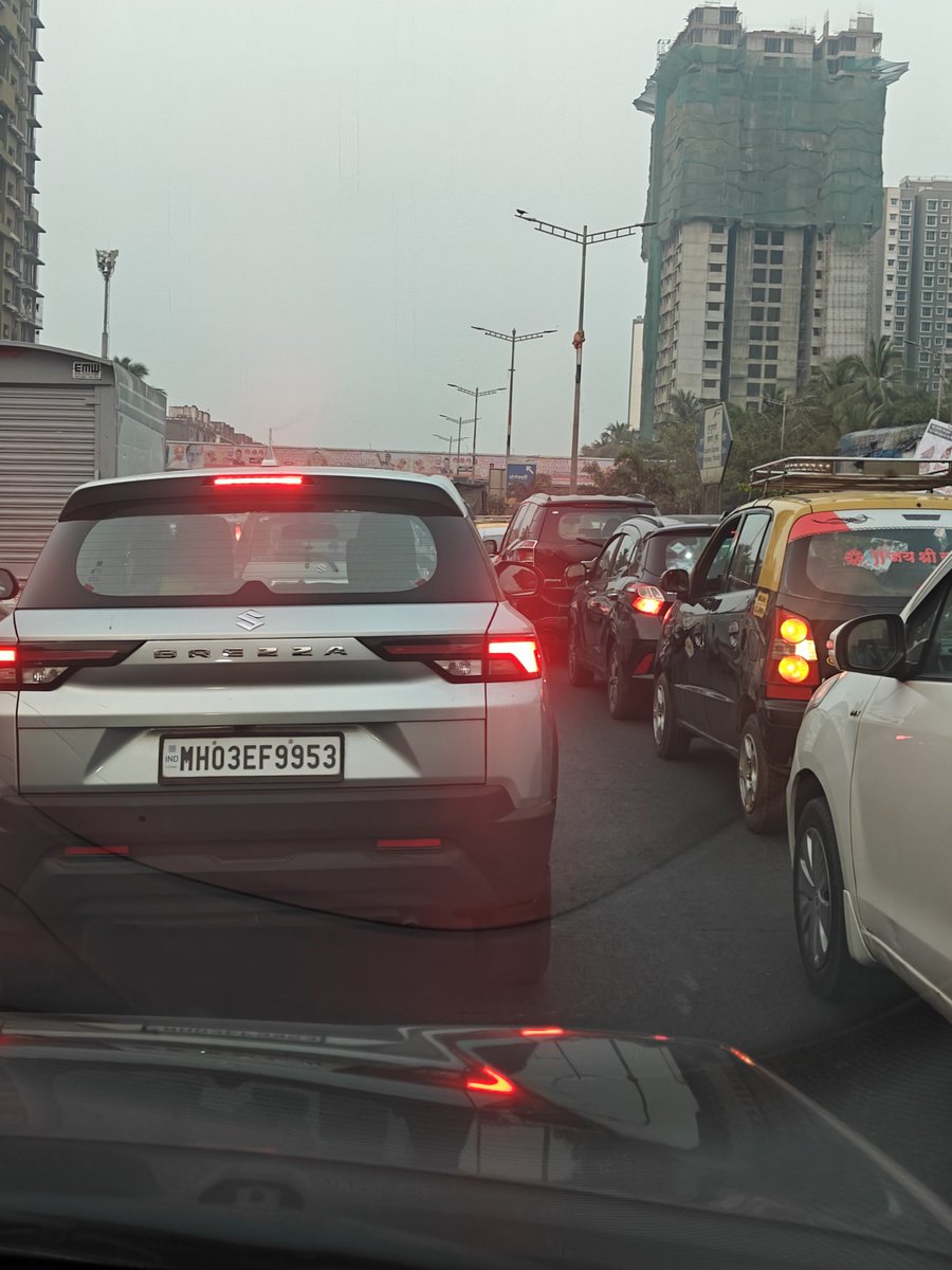 subhash1512j's tweet photo. ईस्टर्न एक्सप्रेस हायवेवर आता विक्रोळी येथे प्रचंड वाहतूक कोंडी का झाली आहे.@MTPHereToHelp https://t.co/Fl4OaKcQ7N