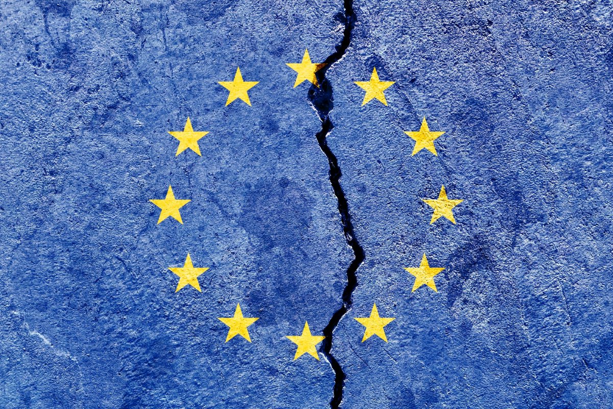 HistoryMattersX's tweet photo. The downfall of ‘invincible’ European empires throughout history should serve as a lesson to #Europe.

Their #downfall was primarily due to the weakness of their leaders and rulers, who were incapable of governing and caring for their people.

A #lesson drawn from #history. https://t.co/YL04qclV3r