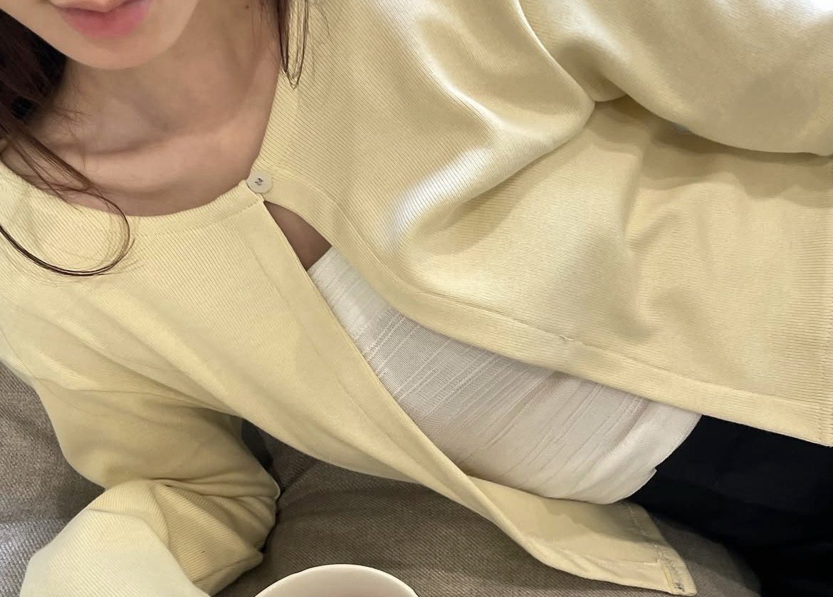 sonhosaurus's tweet image. เสื้อคาร์ดิแกนตัวนี้เลยย ทรงสวย + สีน่ารักม้ากกก เอาไว้ใส่คลุมช่วงนี้ได้อยู่นะ ใครเล็งสี butter อยู่ ตอนนี้เขาเติมแล้วด้วยคั้บบ🍰🎀💭