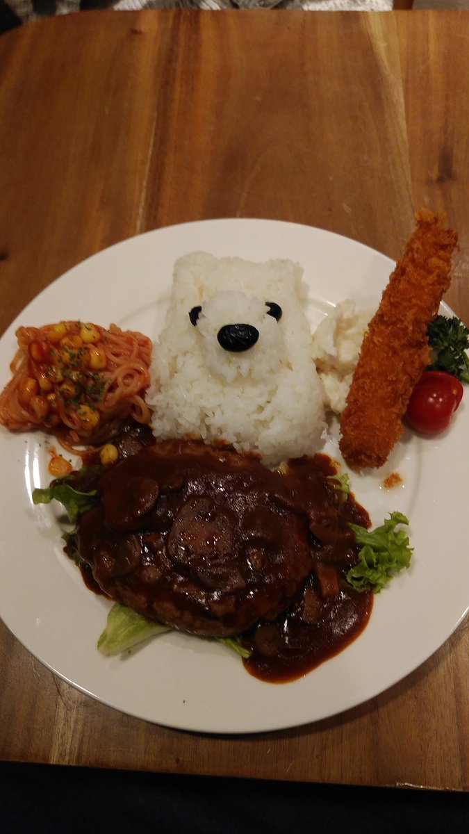 #OnigiriAction
コミック『しろくまカフェ』の公式『しろくまカフェ』で食べたランチプレート
しろくまさん🐻‍❄️おにぎりって事で、、、😁