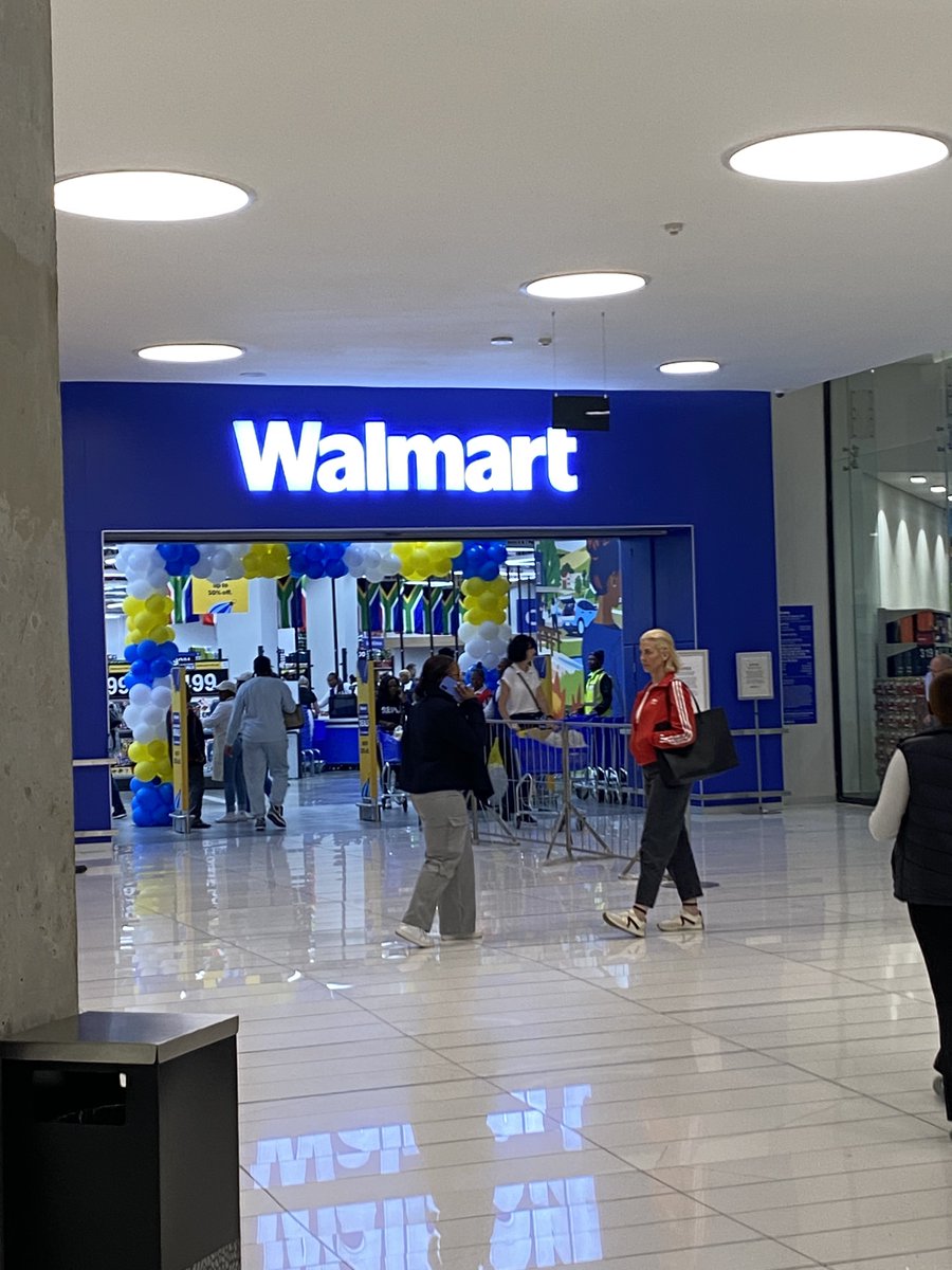 pfanopat's tweet image. Walmart opened in Fourways Mall and I can surely say, Makro is COOKED!

#Walmart #fourways #makro