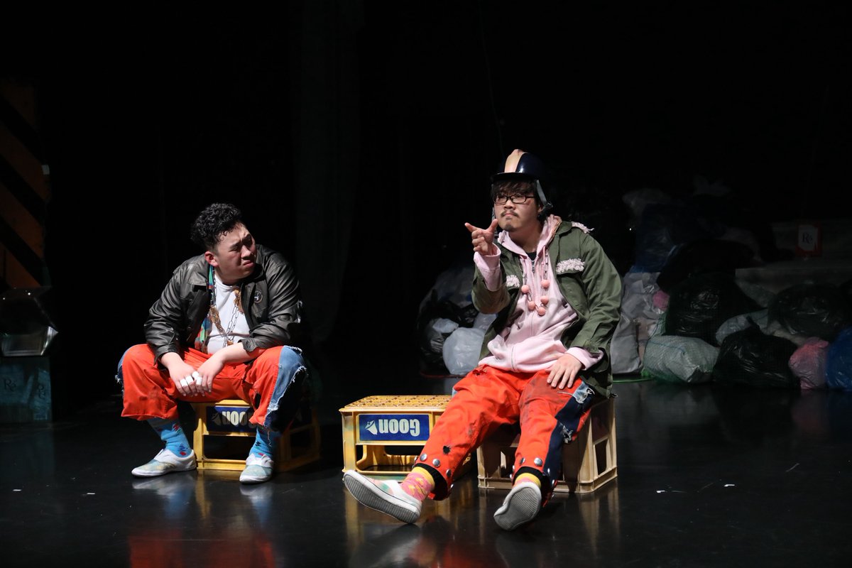 souzou_street's tweet image. #息をする動物
上演記念期間限定公開
「明日くじらが降ってくる(2021)」
youtu.be/udxERKzbJr0?si…

会場は同じ大阪市立芸術創造館です。

視聴可能期間
2025年12月15日(月)まで。

ー作品紹介ー
2021年、ある日世界中の空を黒い物体が覆った。
正体を突き止めようとするが目的も正体も分からなかった。…