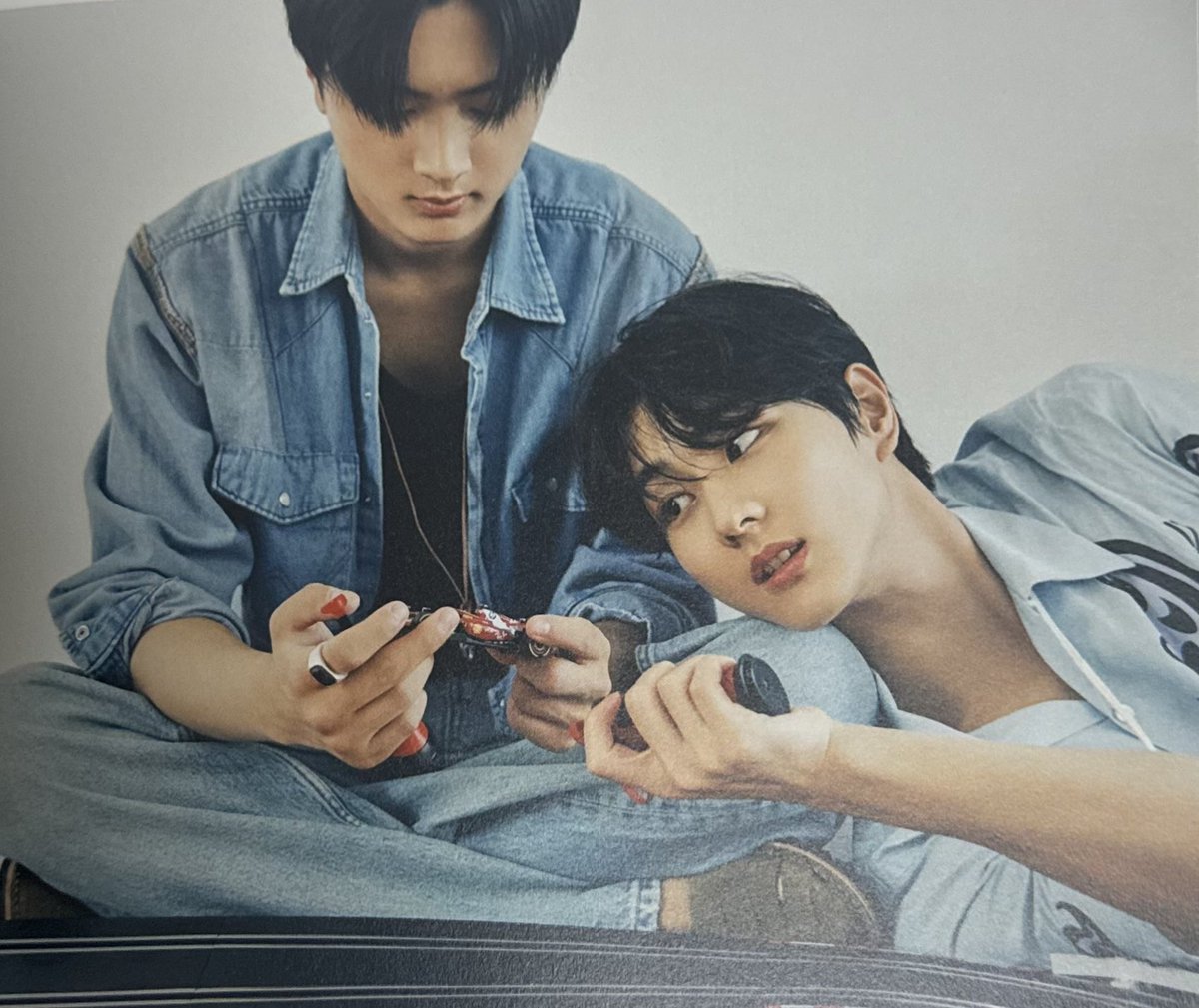 This photo looks like BL drama poster 😍😍
#야옹즈 #jaywon