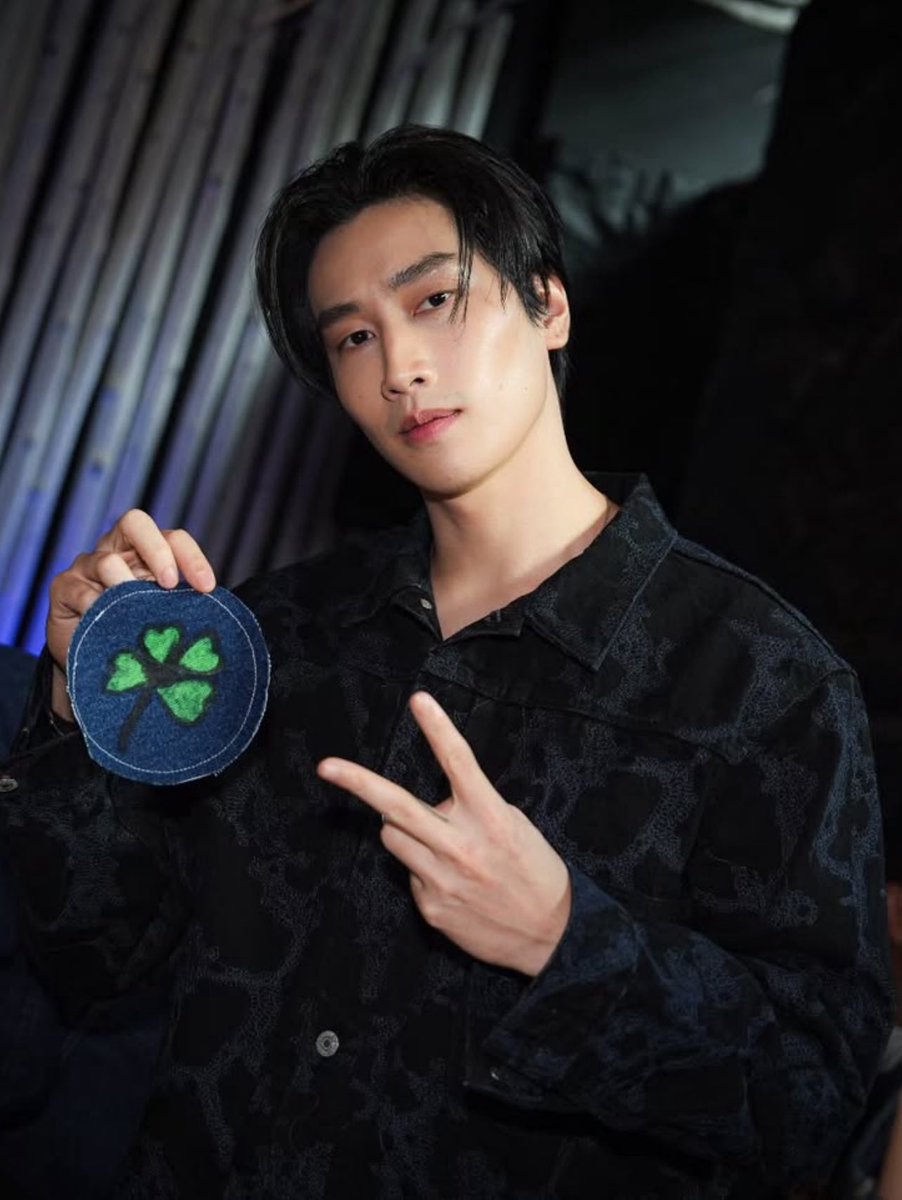 Pamels97's tweet image. Mis papis 🙂‍↕🖤💙

꒰ #BibleBuild 🫧 #Bubbles ꒱