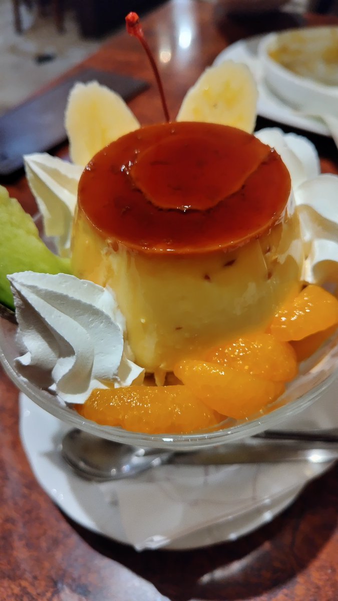 nothing_hurt_'s tweet photo. @takashiiiiicafe 群馬県大泉町、アリンガのプリンパフェです https://t.co/yKLiVSrEyF