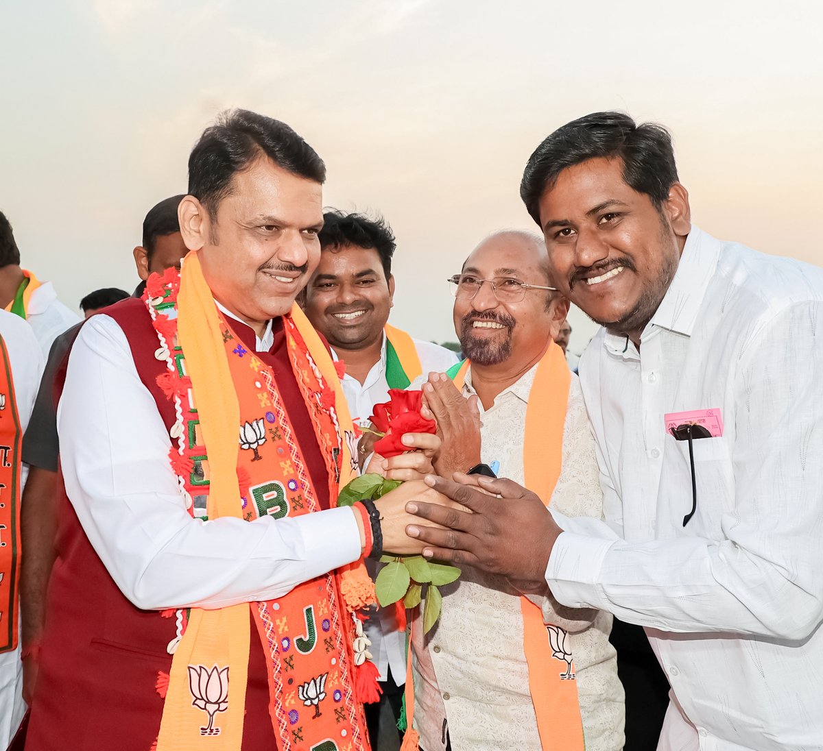 Devendra_Office's tweet image. 🔸CM Devendra Fadnavis arrives at Yavatmal.
🔸मुख्यमंत्री देवेंद्र फडणवीस यांचे यवतमाळ येथे आगमन.
🔸मुख्यमंत्री देवेंद्र फडणवीस इनका यवतमाल में आगमन। 

🕠 5.40pm | 28-11-2025 📍Yavatmal | संध्या. ५.४० वा. | २८-११-२०२५📍यवतमाळ.

@Dev_Fadnavis 
#Maharashtra #DevendraFadnavis…