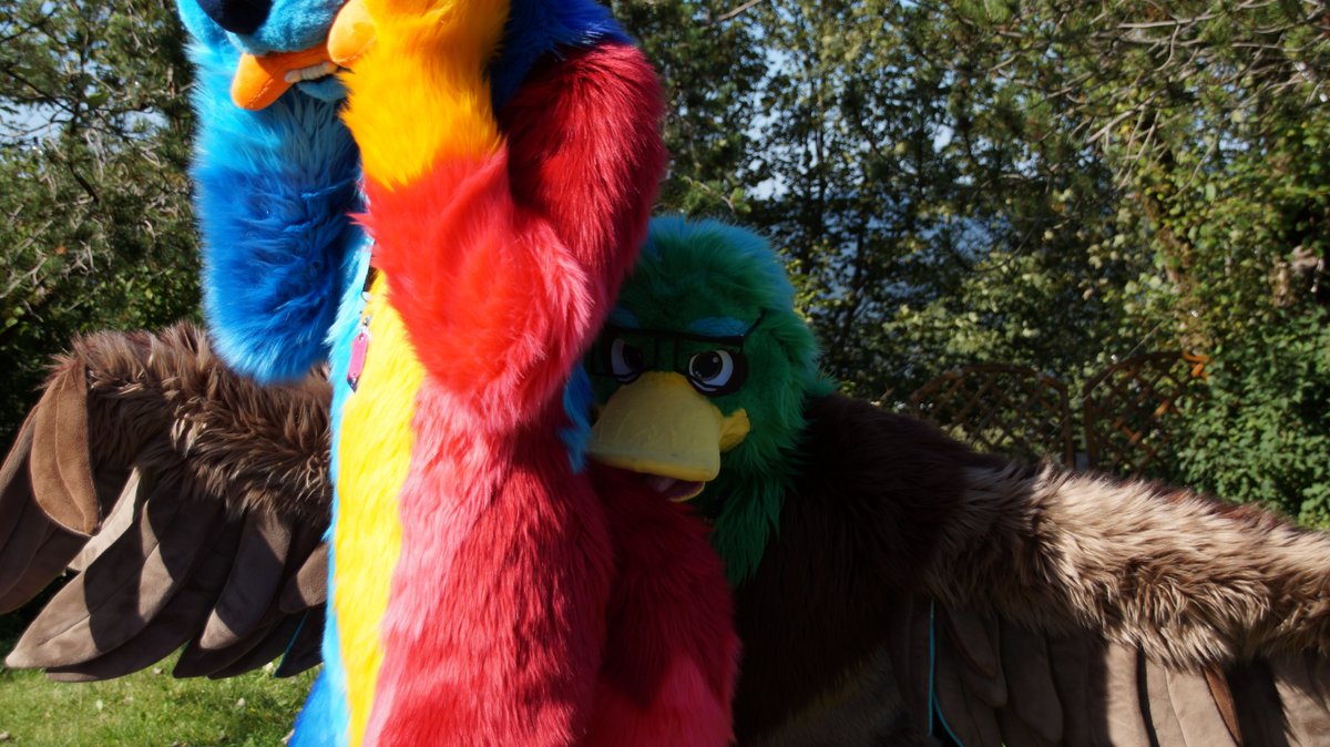 Lets taste that blue-red-yellow bean!
Feat. <a href="/Bay_the_Wolf/">Bay</a> 

📍 EAST13 Suhl 
📸 <a href="/OnyxDrake137/">Killerwolf</a>

#FursuitFriday #EAST13 #Suhl # Fursuit #Furry