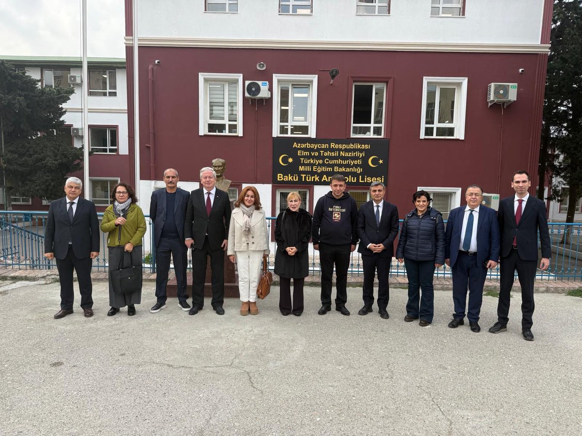 Azerbaycan’daki ziyaretlerimiz kapsamında Elazığ heyeti olarak Milli Eğitim Bakanlığımıza bağlı Bakü Türk Anadolu Lisesini ziyaret ederek öğrencilerle bir araya geldik. 

Bakü’de Türkçe eğitim veren okulumuzun eğitim alanındaki başarıları bizleri ziyadesiyle mutlu etti.

Nazik