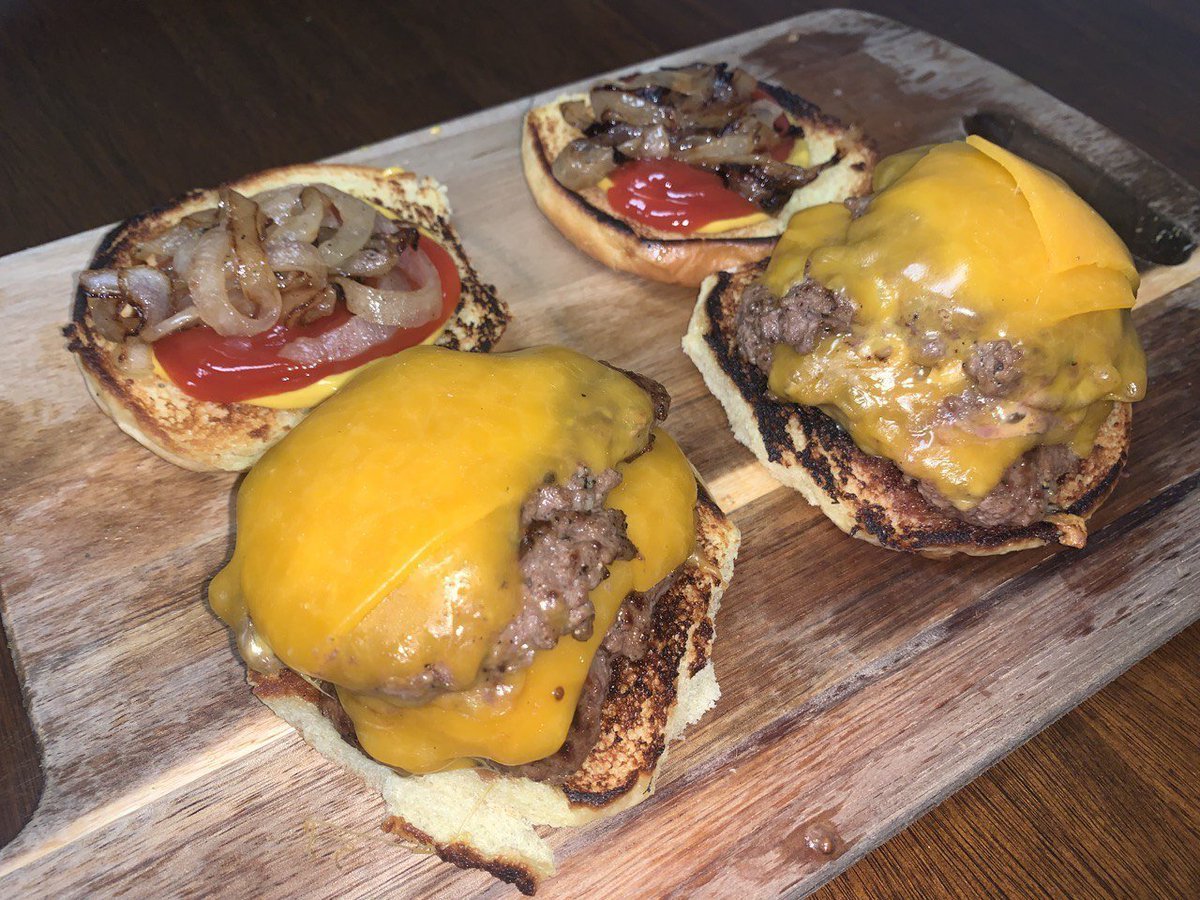 Gabepluguez's tweet image. You can get rid of your belly fat by simply fixing your diet.

I&apos;ll send you an entire Ebook full of recepies that are:

• Low-calorie
• High-protein 
• High fat burning

(Meals you can easily make at home)

Like this + Comment &quot;Ebook&quot; &amp;amp; I&apos;ll DM it to you.

(Must follow me)