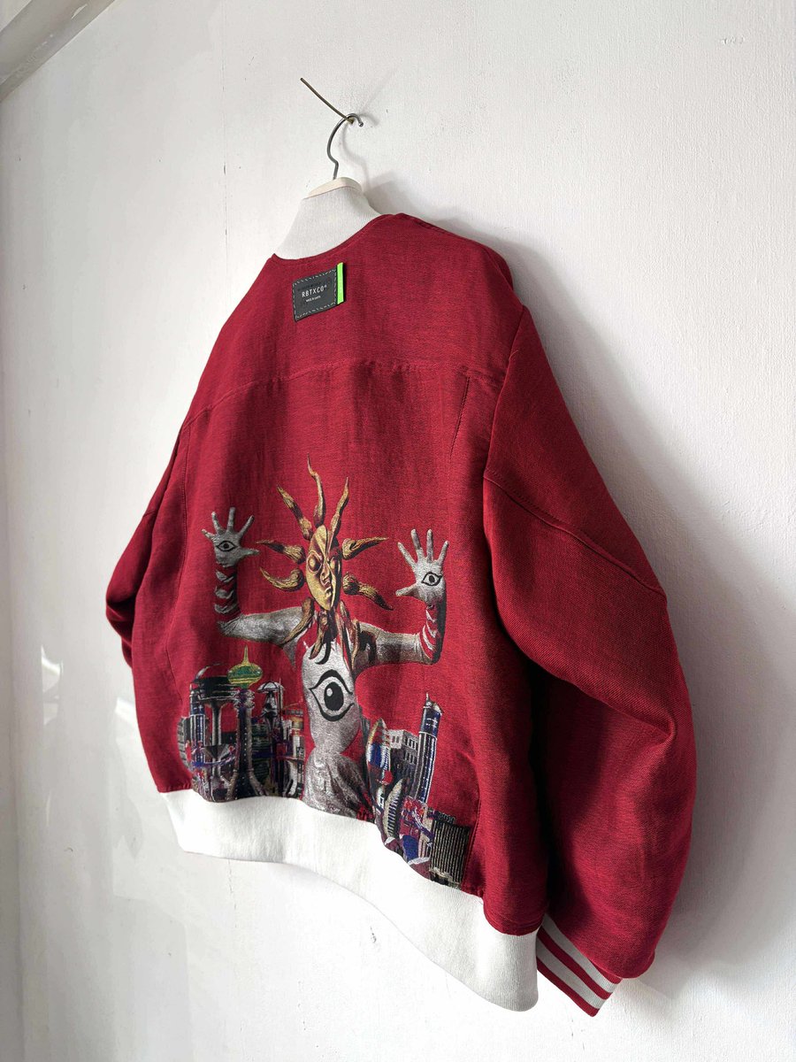 本日20時より2回目の受付スタートしています✨
ゴブラン織で表現したタローマンです。

gosaystudio.stores.jp