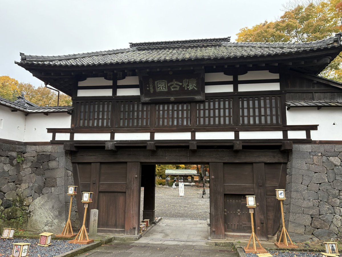 tsuyoyon's tweet image. #11月を写真4枚で振り返る
①松本城
②上田城
③小諸城
④龍岡城
繁忙期中の土日休み、帰ってからの揺り戻しがえらいことになってますが、後悔も反省もしていません🤣