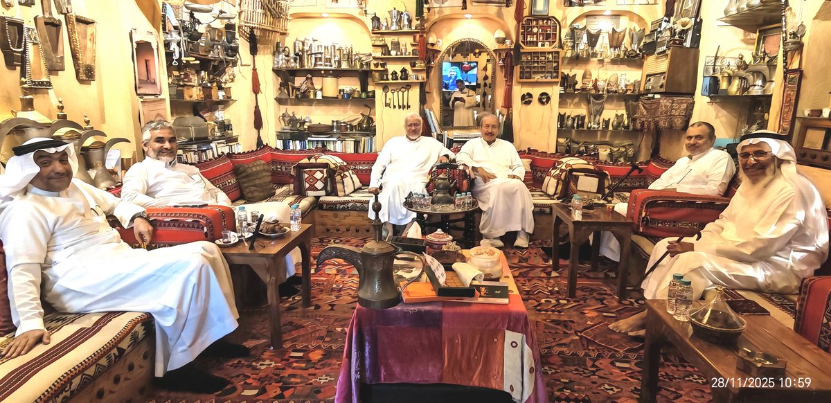 تشرفنا اليوم بـ #متحف_الشاي بـ #الخبر بزيارة كلا من الأخوة :
ادريس وسامي وزياد ابناء عبدالله #الدريس . 
 وكانت الزيارة بمعية البرفيسور #مسفر_القحطاني والدكتور #عادل_الياقوت . 
كان اللقاء ثريا ثقافيا واجتماعيا ، حيث تناول صاحب المتحف التحدث وبالتدرج الزمني لتاريخ كلاً من مشروبي