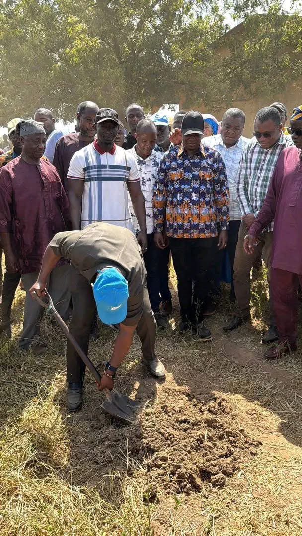 LukmanA444's tweet image. KULAA CLASSROOM BLOCK UPDATE 🚧✨

Construction of the new 3-unit classroom block has begun following the November 23, 2025 sod-cutting by @HonSuhuyini and the Sagnarigu Municipal Assembly. A great boost for education in the community!#TamaleNorth #HonSuhuyini #PossibleTogether