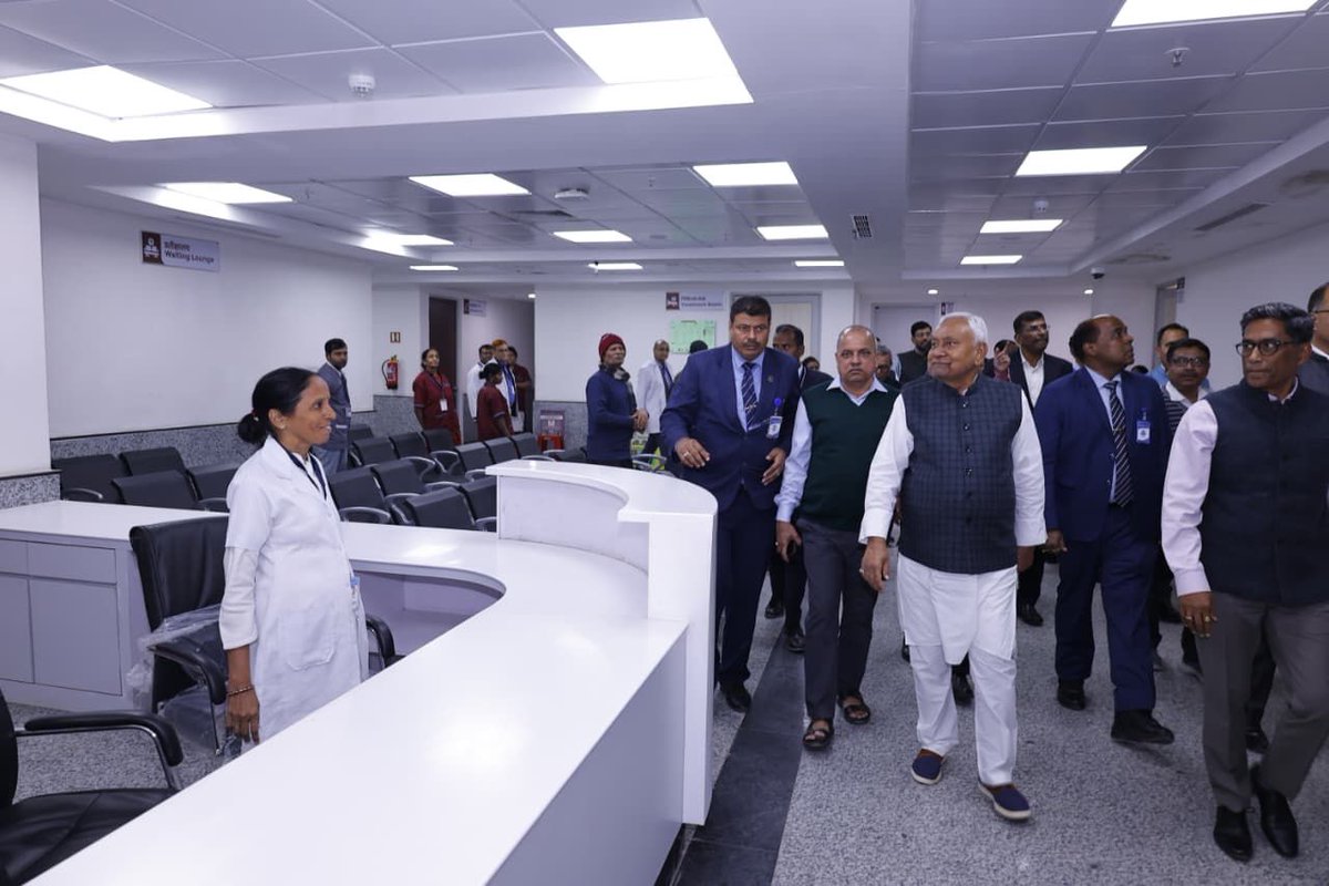 NitishKumar's tweet image. आज पटना चिकित्सा महाविद्यालय एवं अस्पताल (पी॰एम॰सी॰एच॰) का निरीक्षण किया। पी॰एम॰सी॰एच॰ का पुनर्विकास किया जा रहा है तथा इसे नए रूप में लोगों की सेवा के लिए तैयार किया जा रहा है। यहां कई प्रकार की अत्याधुनिक सुविधाएं उपलब्ध कराई गई हैं। पुनर्विकास कार्य पूर्ण हो जाने पर 5462 बेड…