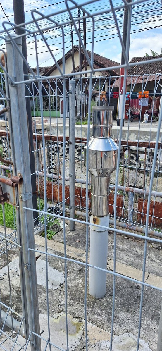 Sebenarnya Potensi Kebencanaan Banjir dan Longsor dapat dimitigasi lebih awal, Umbrometer adalah alat pengukur curah hujan, bila dipasang di lokasi yg tepat dapat digunakan paling tidak sebagai Early Warning Sistem sederhana. bila capaian curah hujan per 3 jam mencapai paling