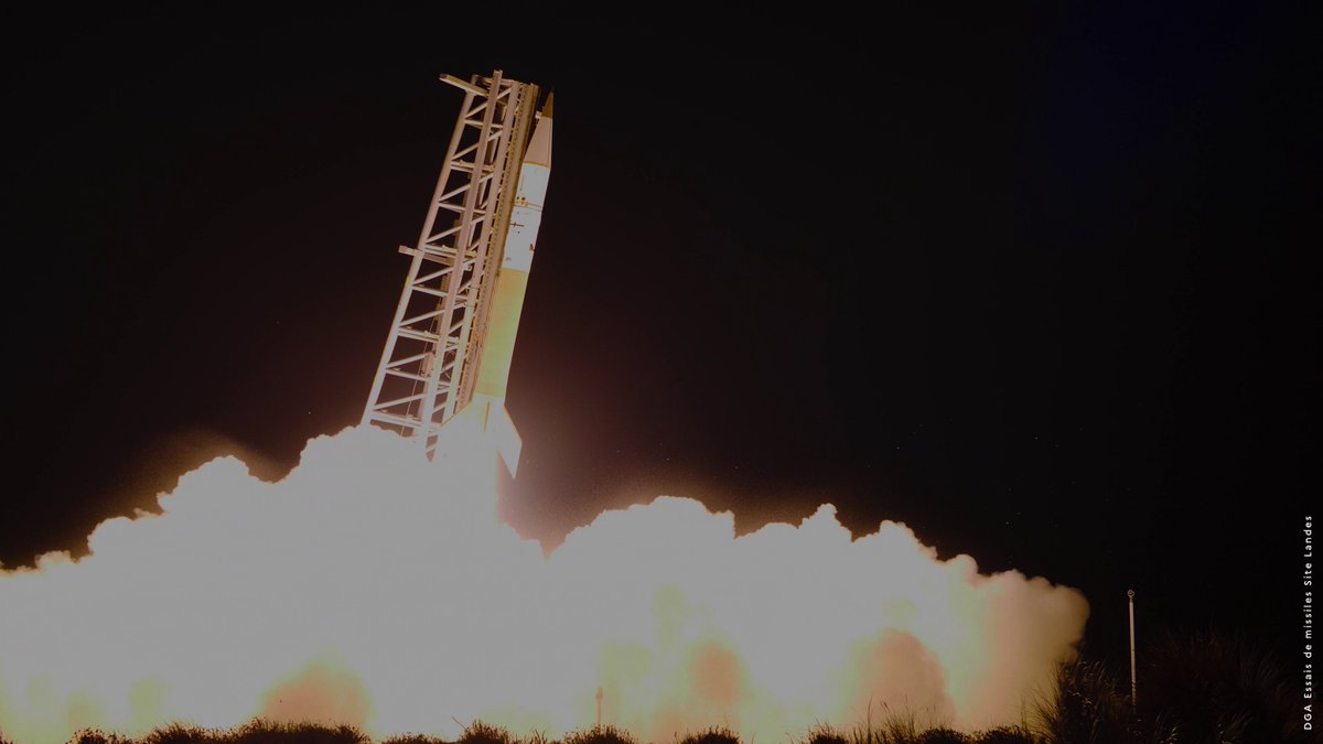 restitutorII's tweet image. 🇫🇷
France: La France a effectué avec succès le premier vol de la fusée-sonde du système Sylex, destinée à simuler des rentrées atmosphériques très rapides, comparables à celles d’un missile balistique intercontinental ou d’un planeur hypersonique.

Ce tir confirme la capacité…