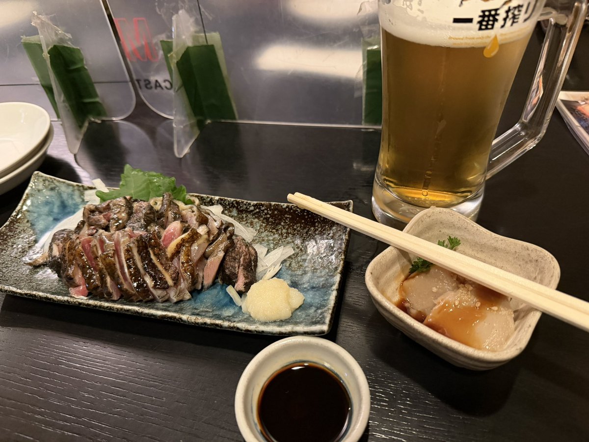 hihigadon's tweet image. 鹿児島名物、大安のもも焼きと鳥刺し
絶対ビールに合うやつ

今週もお疲れさまでした👿