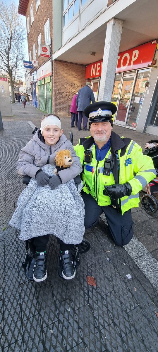 It was great to meet young Charlie whilst at our Crime Prevention table on Wednesfield High Street.
Charlie is recovering from an operation to remove an Arachnoid cyst on his brain.
All smiles today, and he is recovering well.👍👍
#communitypolicing <a href="/WolvesPolice/">Wolverhampton Police</a> <a href="/WMPolice/">West Midlands Police</a>
