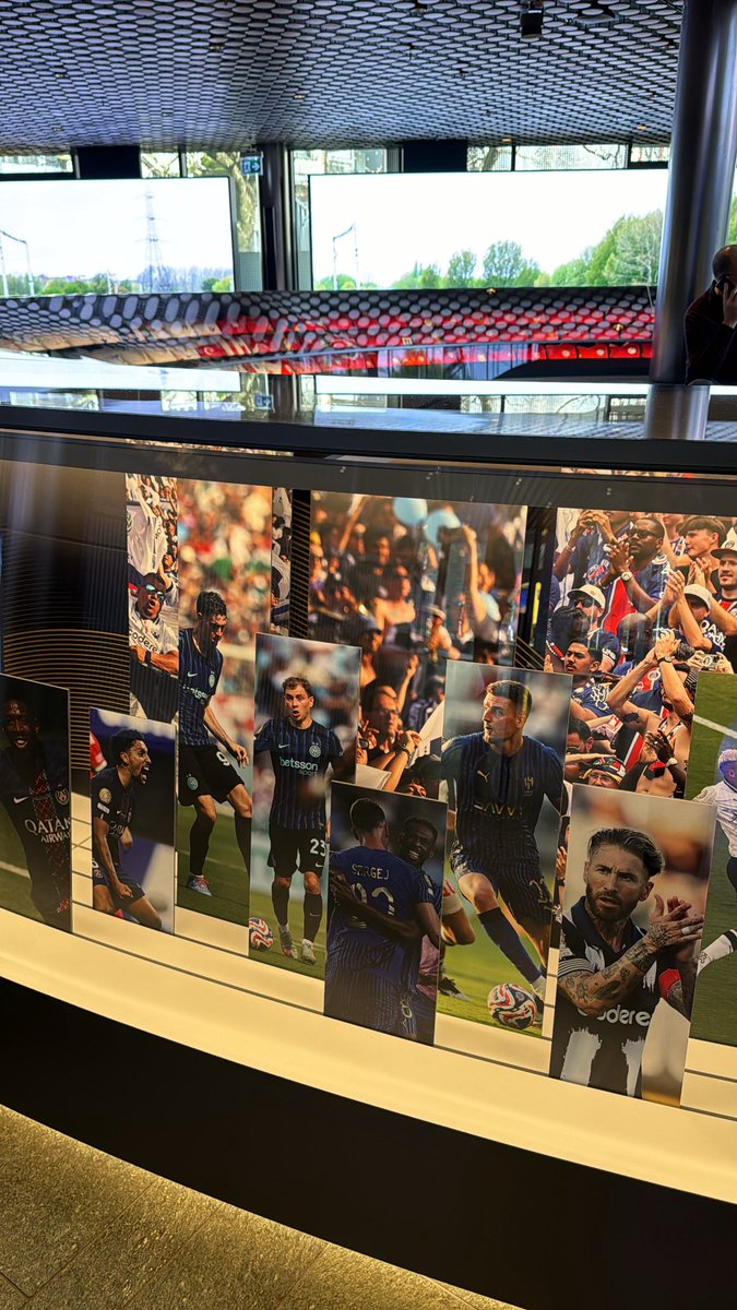 OfificaRlay's tweet image. كبير آسيا متواجد في متحف الفيفا في سويسرا 

النادي العربي الوحيد الموجود 👑💙