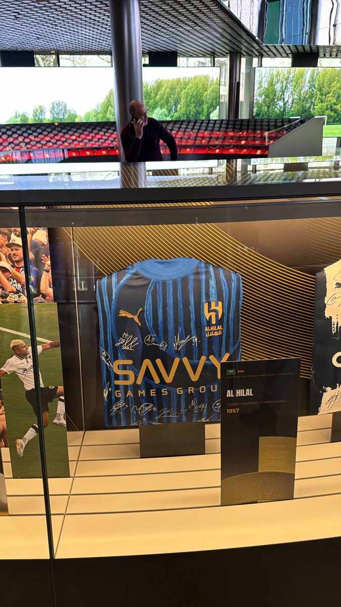 OfificaRlay's tweet image. كبير آسيا متواجد في متحف الفيفا في سويسرا 

النادي العربي الوحيد الموجود 👑💙