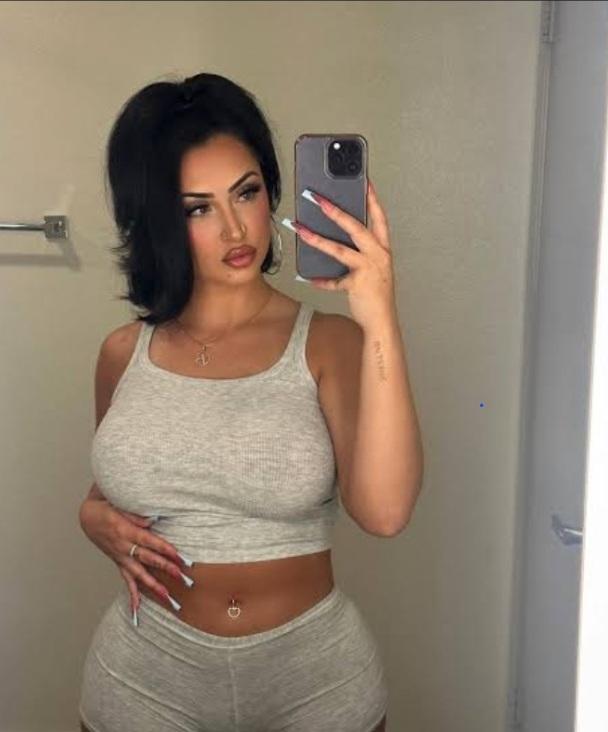 RoseLine22797's tweet image. 