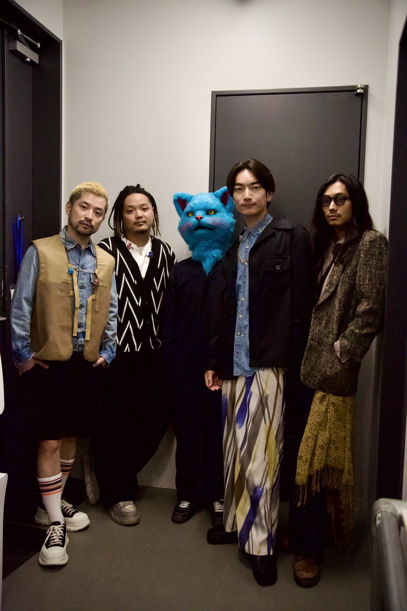 offo_tokyo's tweet photo. "SEASON" at ADRIFT
ありがとうございました🙌

-Setlist-
M1. 308
M2. Day Drip
M3. Rainy Day
M4. COCO TOKYO
M5. 世界は今宵を待っている
M6. Weekend
M7. Your Song
M8. 哀とアイスブルー

#Offotokyo https://t.co/L2YEp9nOSs