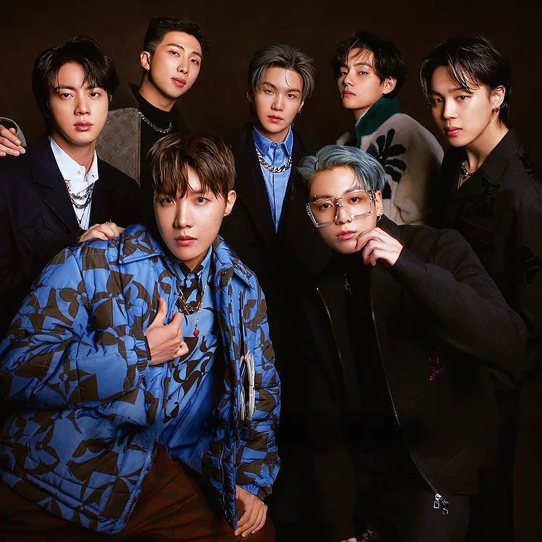 WORLDMUSICAWARD's tweet image. #BTS is the most awarded Artist in #MAMAAWARDS  history, with 52 wins! They are also the Artist with the most Daesang Awards of all time (21)! 💪🥇🐐✖️5⃣2⃣🌏🏆➕2⃣1⃣🔝🏆👑👑👑👑👑👑👑💜