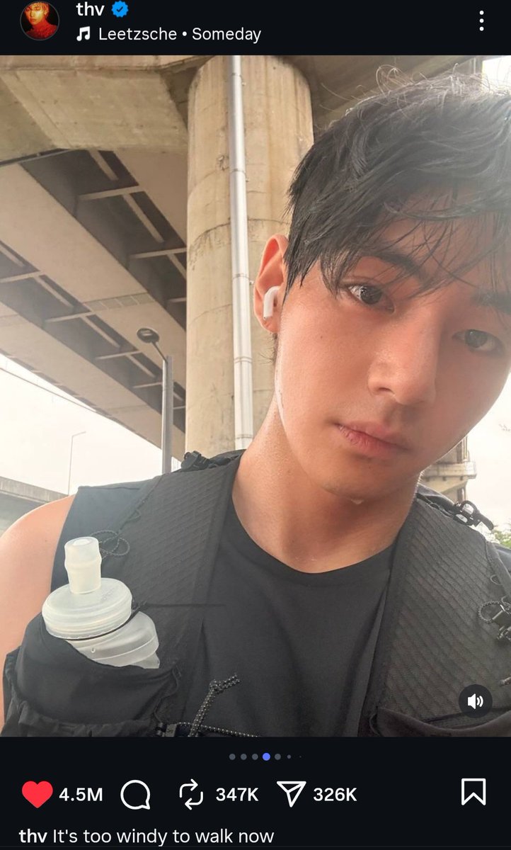 Namu_kn_bts_7's tweet image. #V #thv #BTS #ARMY
Kim taehung&apos;s IG post 
Caption: it is too windy to walk now.
