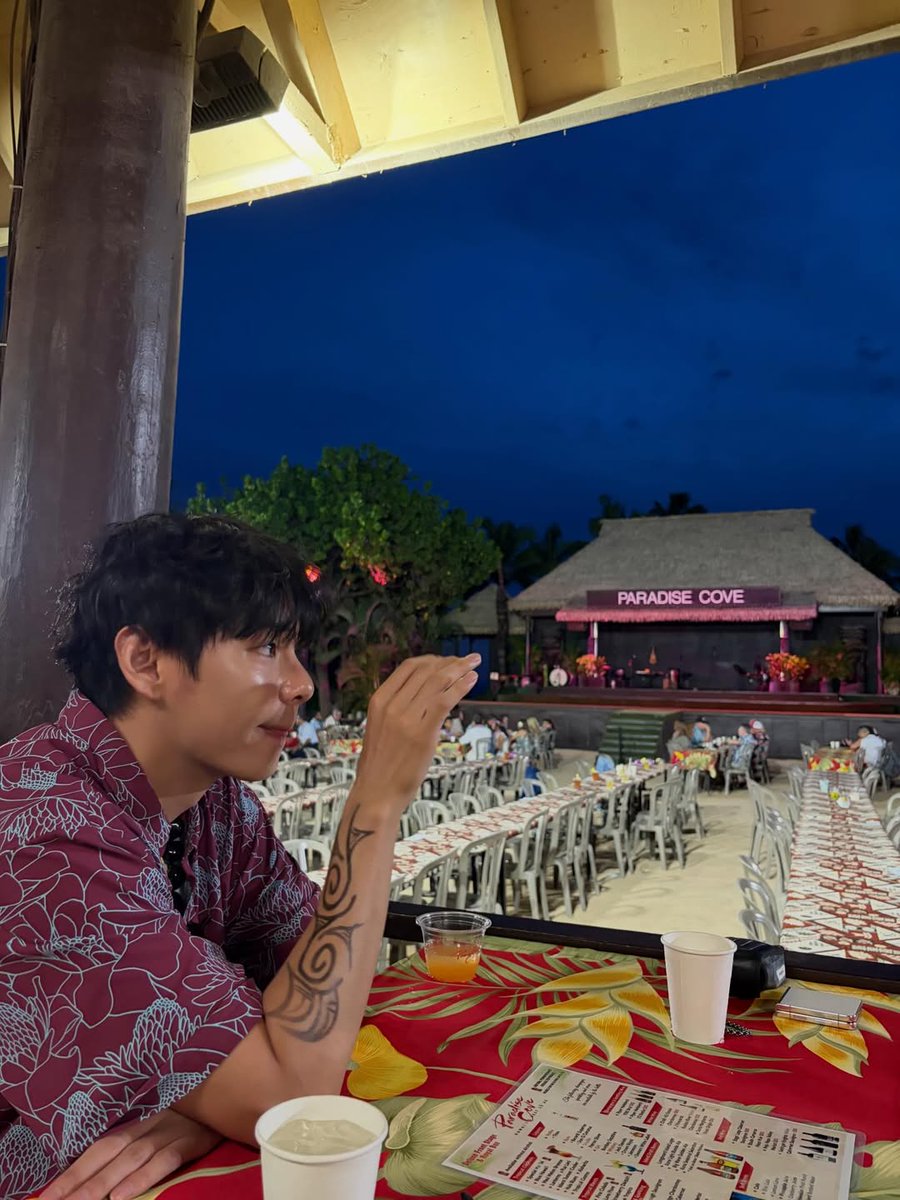 BTSV_TH's tweet image. 📆 251128 | แทฮยองโพสต์ Instagram 

thv: ตอนนี้ลมหนาวเกินกว่าจะวิ่งครับ 

* แทฮยองเก็บภาพบรรยากาศช่วงเวลาไปพักผ่อนกับพี่ ๆ แก๊งอูก้าที่ฮาวายมาฝากทุกคนด้วยค่ะ 🥰

🔗instagram.com/p/DRmAILfkiq7/…

#BTSV #KIMTAEHYUNG