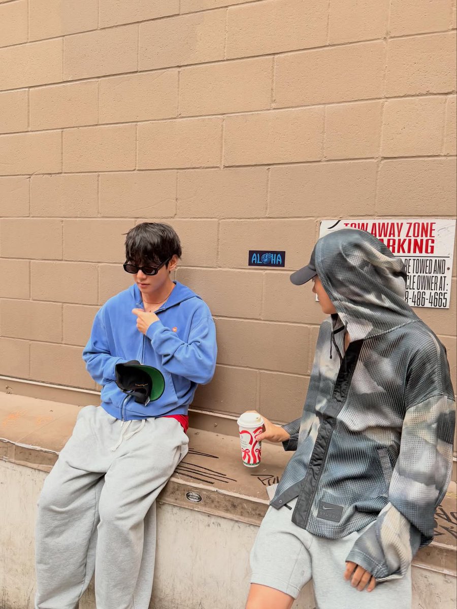 BTSV_TH's tweet image. 📆 251128 | แทฮยองโพสต์ Instagram 

thv: ตอนนี้ลมหนาวเกินกว่าจะวิ่งครับ 

* แทฮยองเก็บภาพบรรยากาศช่วงเวลาไปพักผ่อนกับพี่ ๆ แก๊งอูก้าที่ฮาวายมาฝากทุกคนด้วยค่ะ 🥰

🔗instagram.com/p/DRmAILfkiq7/…

#BTSV #KIMTAEHYUNG