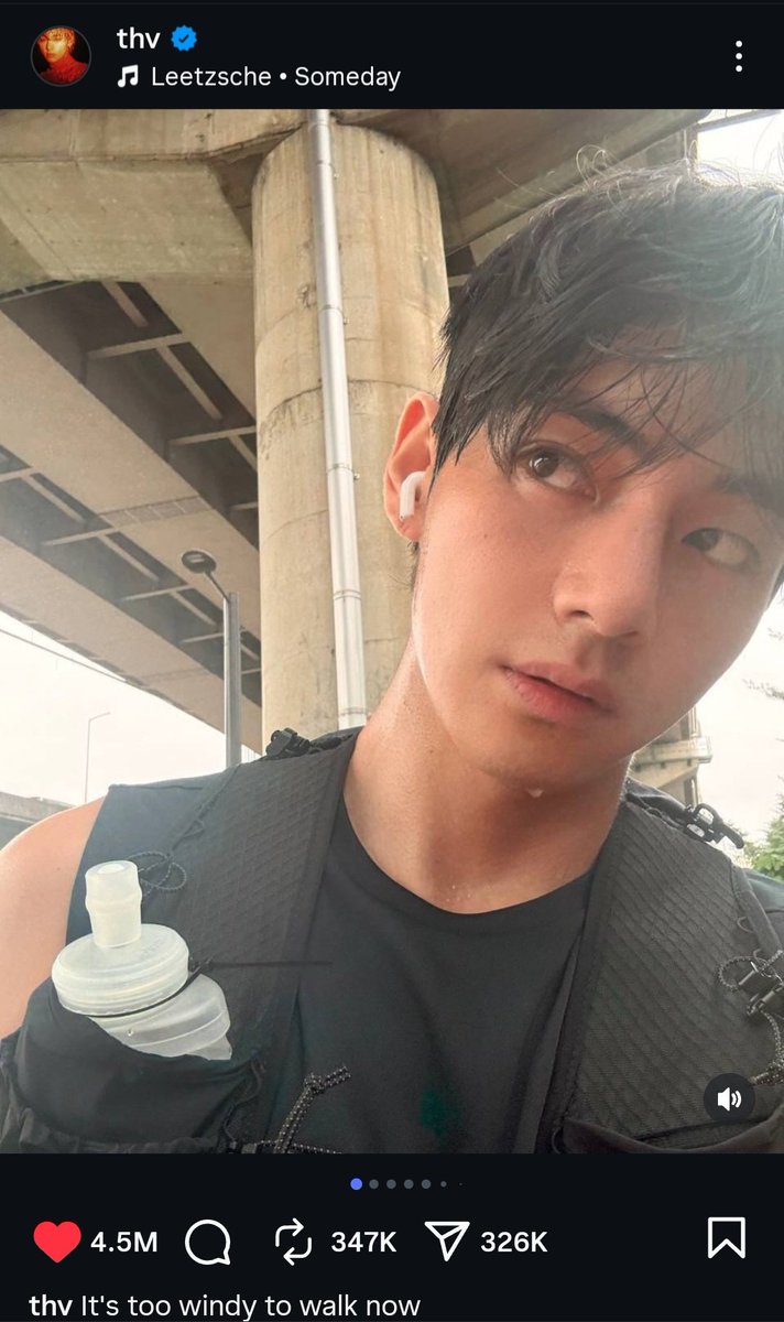 Namu_kn_bts_7's tweet image. #V #thv #BTS #ARMY
Kim taehung&apos;s IG post 
Caption: it is too windy to walk now.